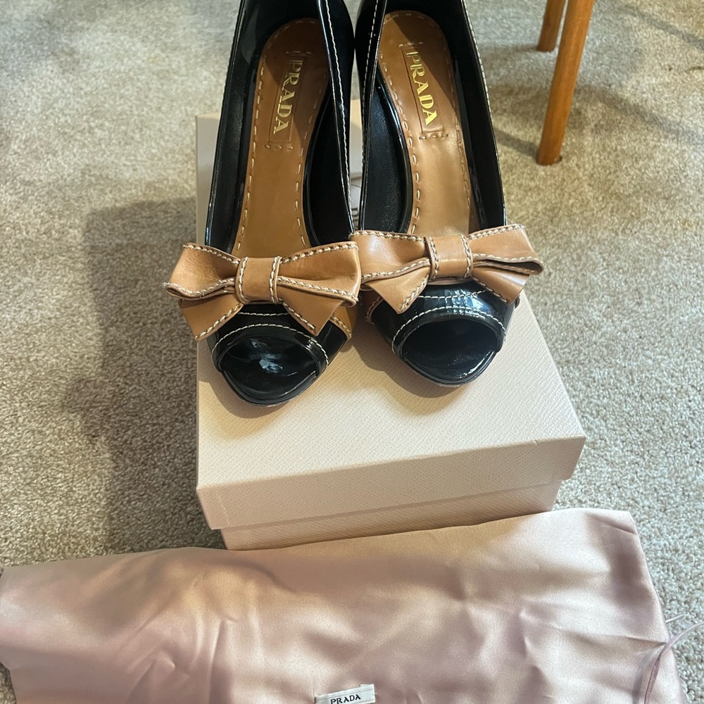 Prada Black and Brown Bow Peep-Toe Heels size 37